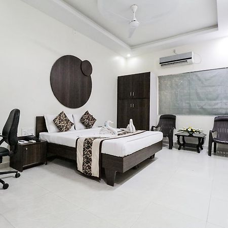 Whistling Meadows Otel Amhedabad Dış mekan fotoğraf